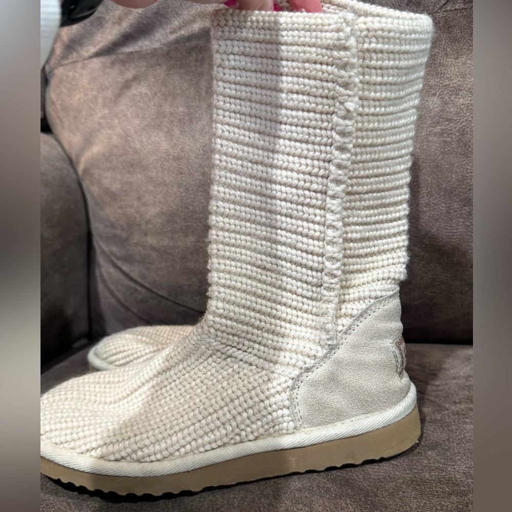 Ugg Classic Cardi Knit Cream Women's Boots size 6